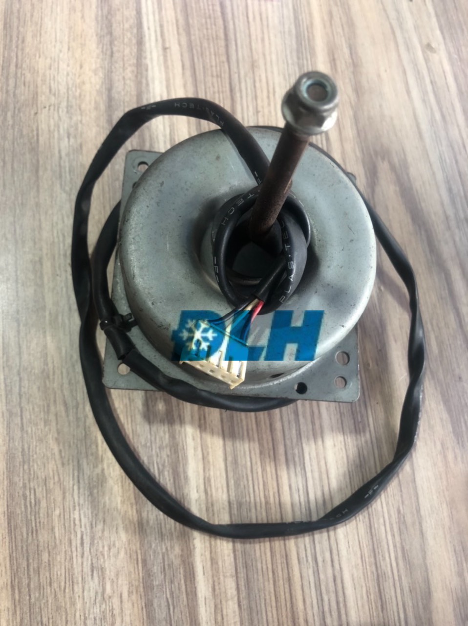 MOTO QUẠT ĐUÔI NÓNG QUAY NGHỊCH