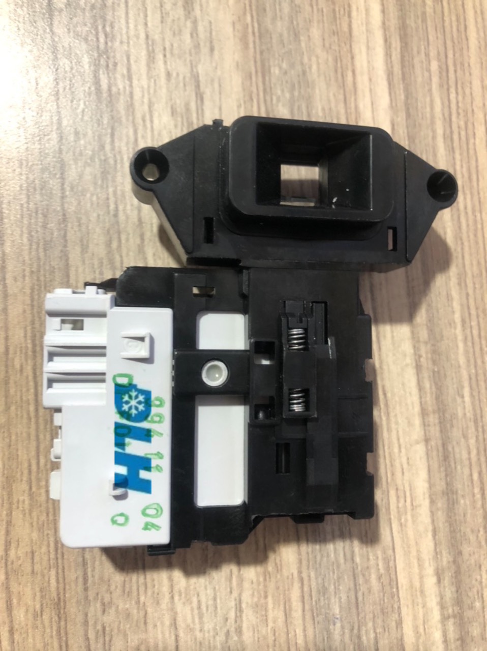 KHÓA CỬA LG 4 CHÂN DÀI