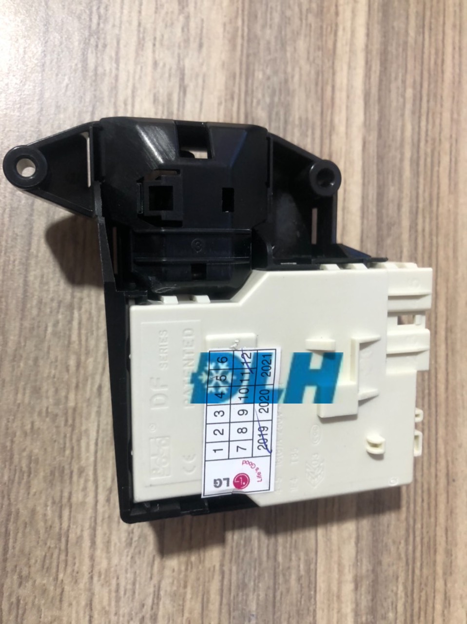 KHÓA CỬA LG NGẮN